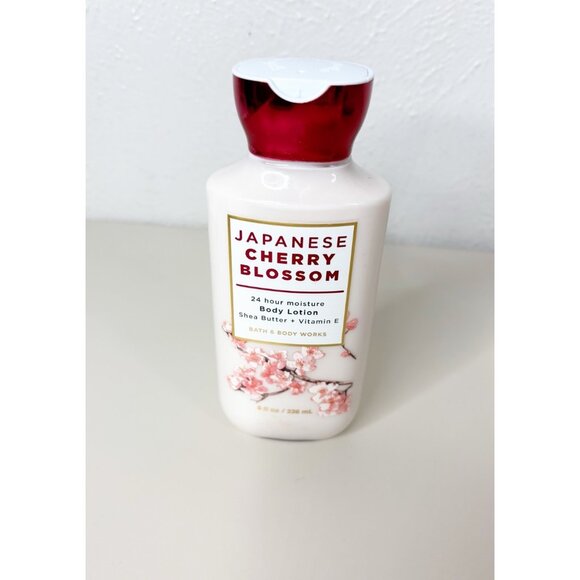JAPANESE CHERRY BLOSSOM BODY LOT BATH & BODY WORKS SHEA BUTTER 8 FL OZ - Picture 2 of 6